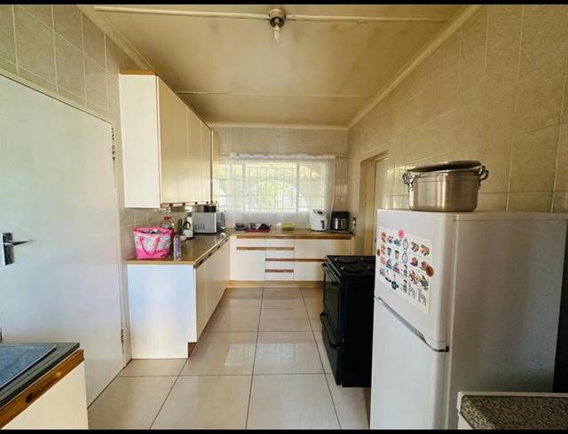 3 BEDROOM HOUSE FOR SALE IN LAMBTON GARDENS